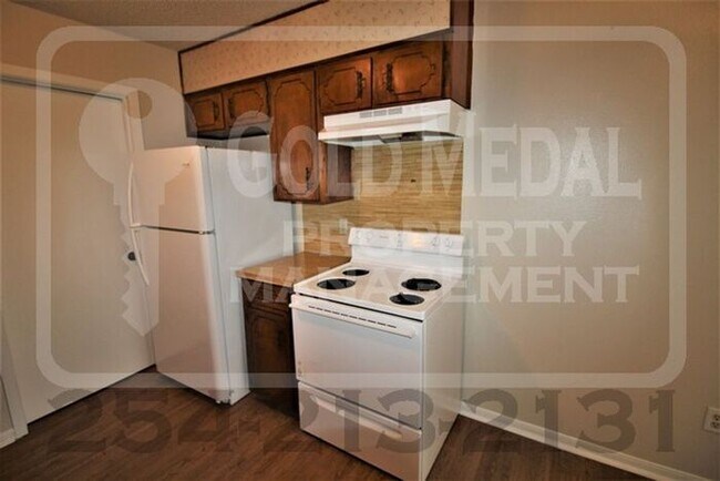 Building Photo - 3709 Hereford Ln