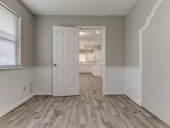 Building Photo - 2104 SW 68th St