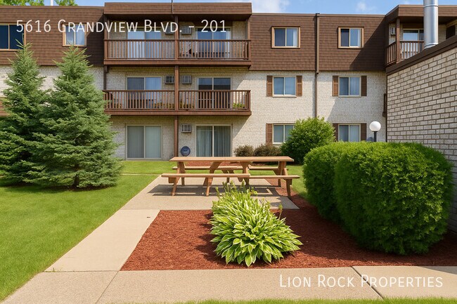 Building Photo - 5616 Grandview Blvd