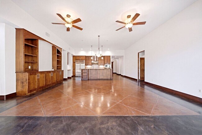 Building Photo - 825 Gonzales St