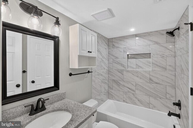 Building Photo - 7742 New Providence Dr