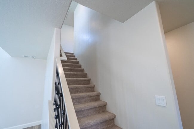 Building Photo - 548 N 550 W
