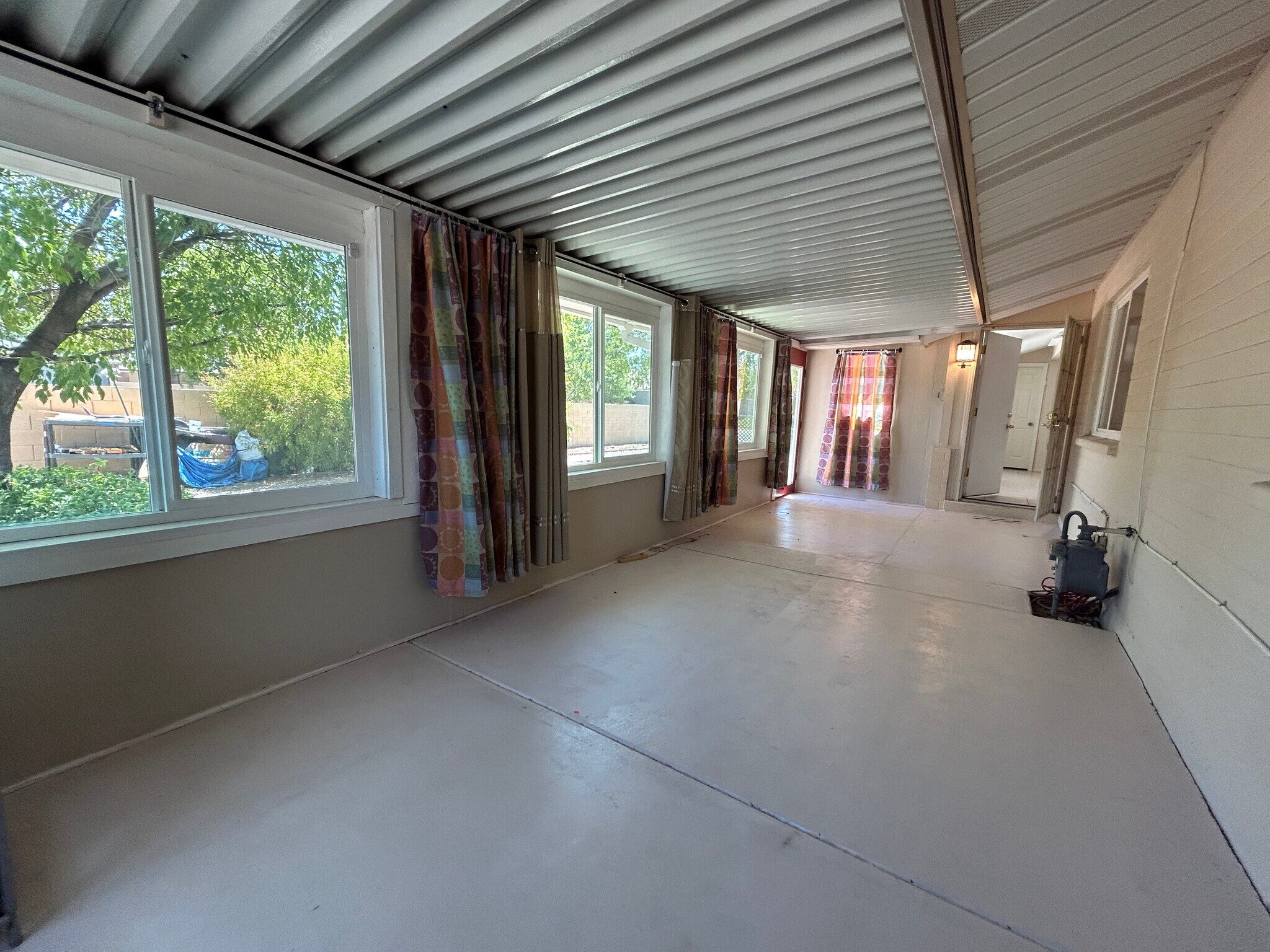 Building Photo - 10615 W Cheryl Dr