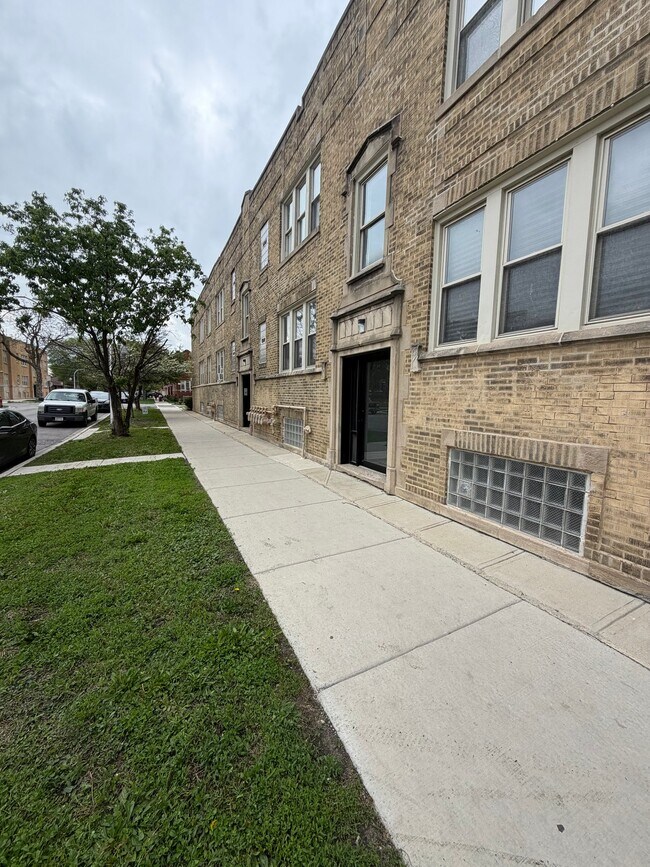 Building Photo - 6559 S Mozart St