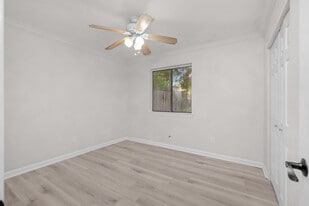 Building Photo - 131 Bayou View Dr