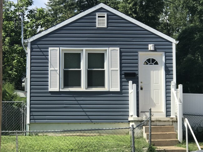 Primary Photo - Updated 1 Bedroom House in South County