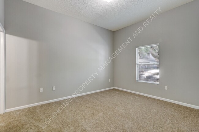 Building Photo - 6788 Manotak Oaks Dr