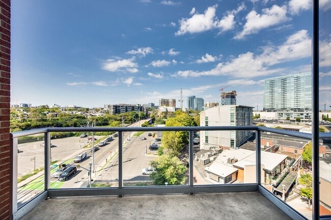 Building Photo - Awesome 1BE/1BA Condo in the Gulch w/2-res...