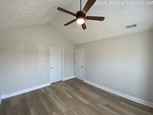 Building Photo - 2126 Queen Elizabeth Ln