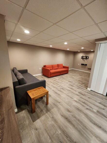 Building Photo - 648 Yale Ct