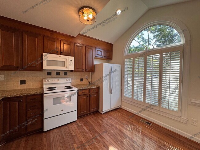 Building Photo - 100 Halsmer Ct
