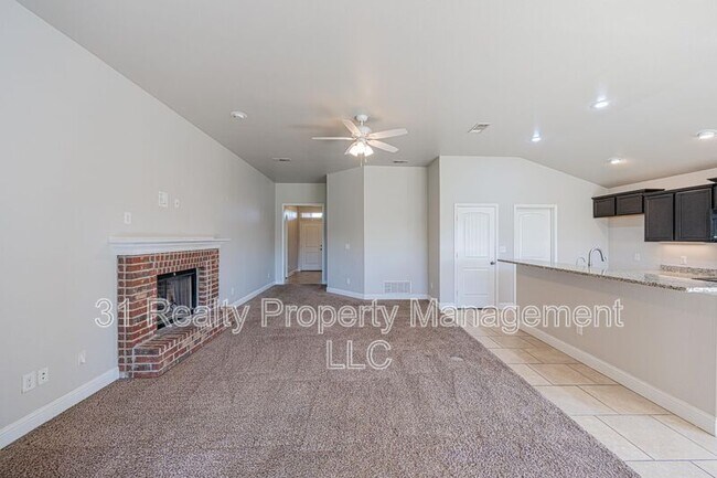 Building Photo - 704 E 97th St