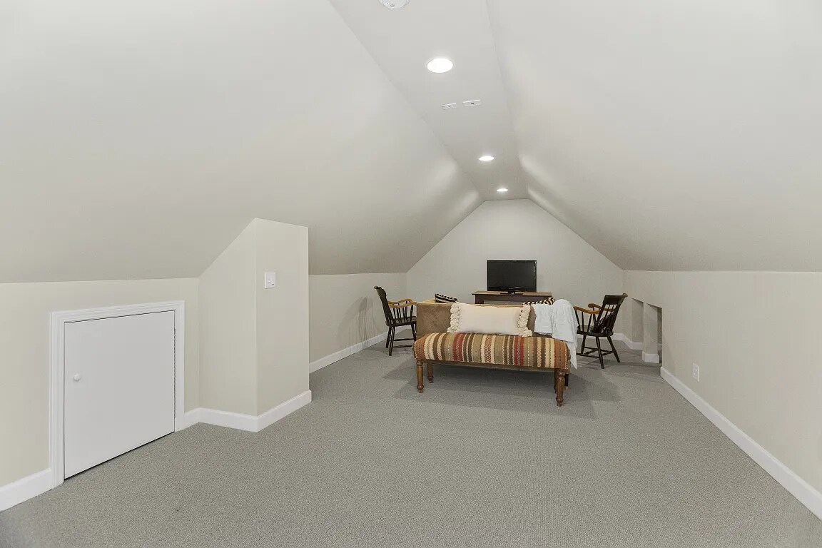 Building Photo - 2353 Ridge Ave