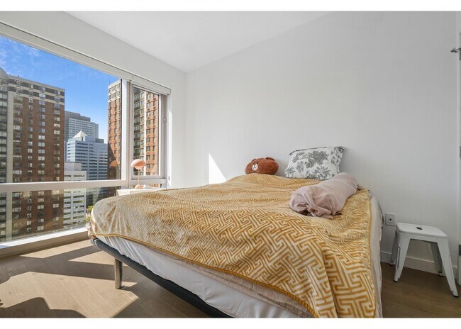 Building Photo - 75 Park Ln S