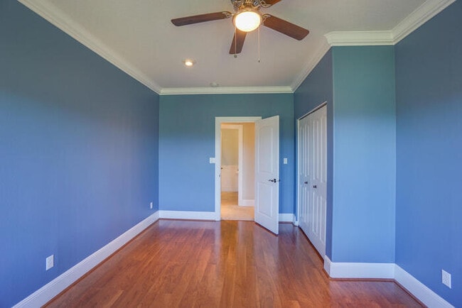 Building Photo - FOUR BEDROOM HOUSE IN LACAMAS SHORES WINTE...