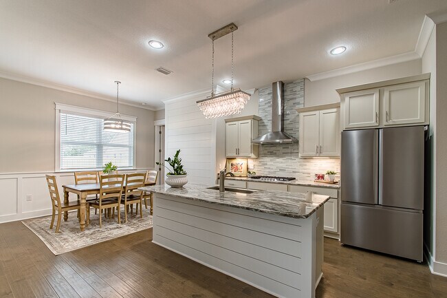 Building Photo - 327 Nandina Loop