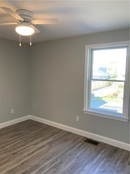 Building Photo - 47 Tuckerman Ave