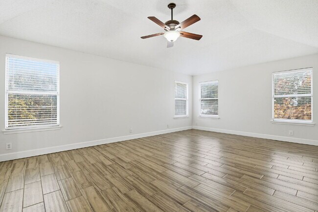 Building Photo - Modern Living Near UTSA/USAA: Quiet Cul-de-Sac with BONUS Space