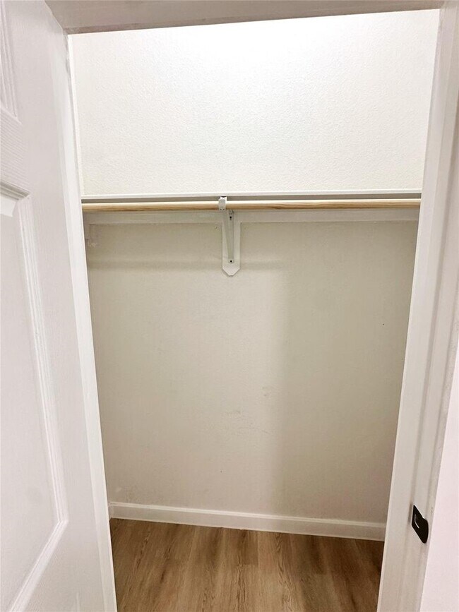 Building Photo - 9705 Garcroft St