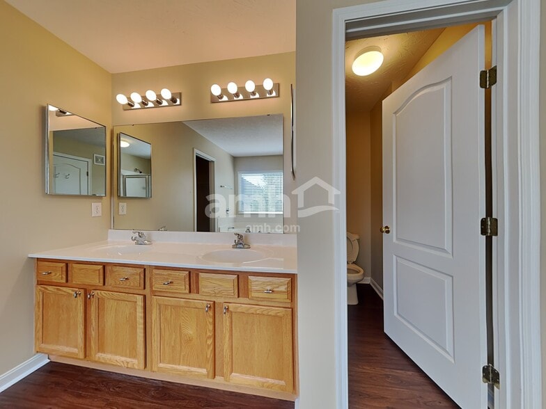 Building Photo - 6259 Castle Oak Dr