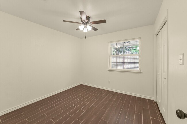Building Photo - 18147 Dinner Creek Dr