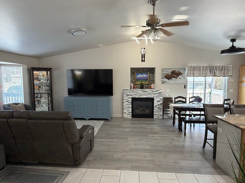 Building Photo - 4079 Scenic View Dr
