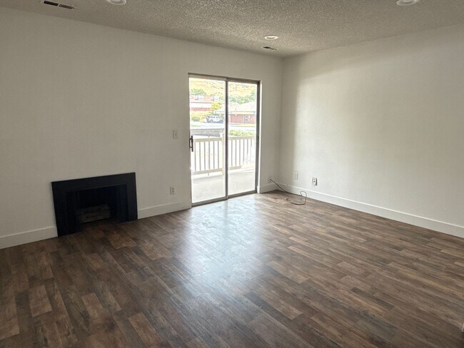 Building Photo - 88 W 50 S