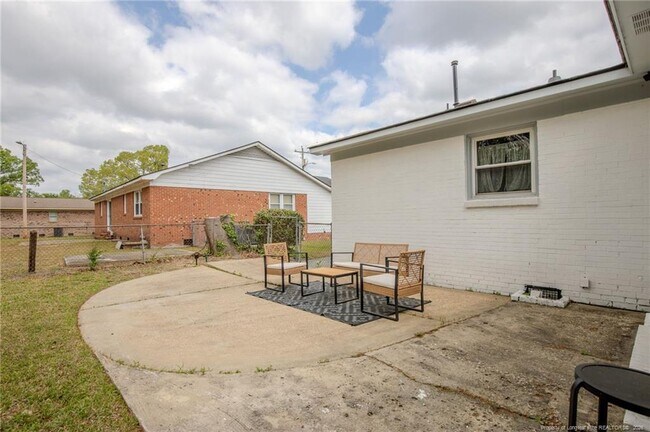 Building Photo - 1214 Berkshire Rd