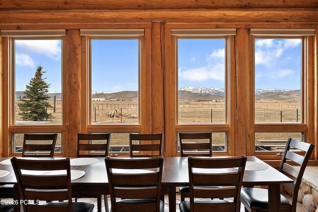 Building Photo - 948 S Foothill Dr