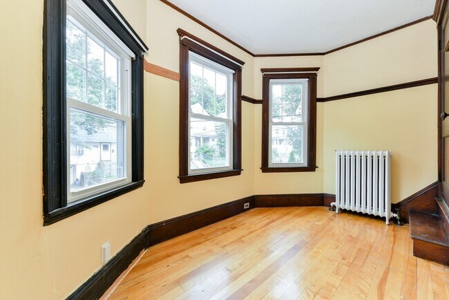 Building Photo - 652 South St