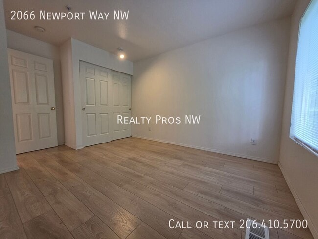 Building Photo - 2066 Newport Way NW