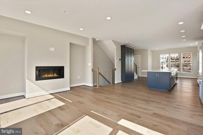 Building Photo - 22958 Clarence Walk Ter