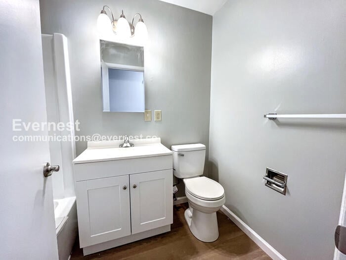 Building Photo - 12802 N Cresap St