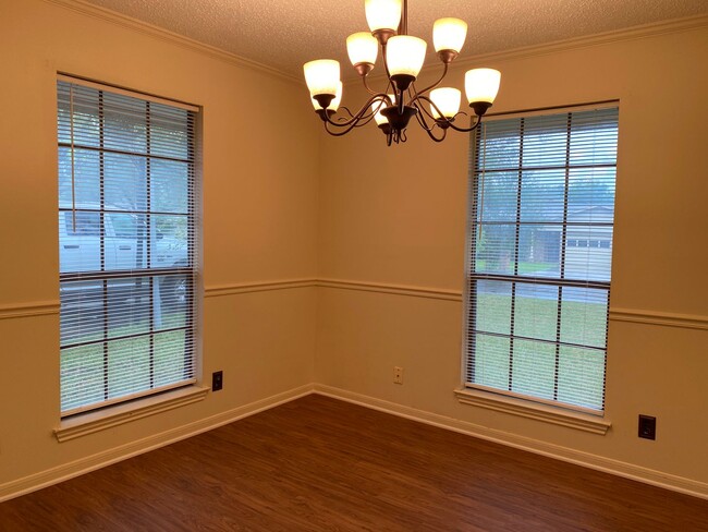 Building Photo - 3 BEDROOM, CORNER LOT