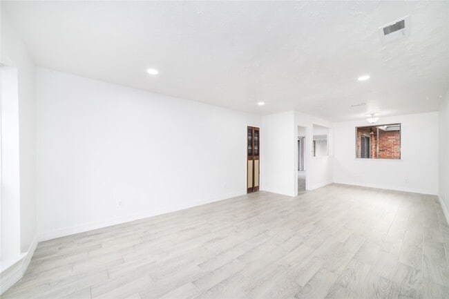 Building Photo - 10830 Sela Ln