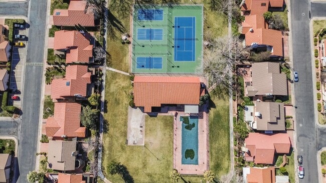 Building Photo - Single-Level Home with Community Pool, Gym, and More!