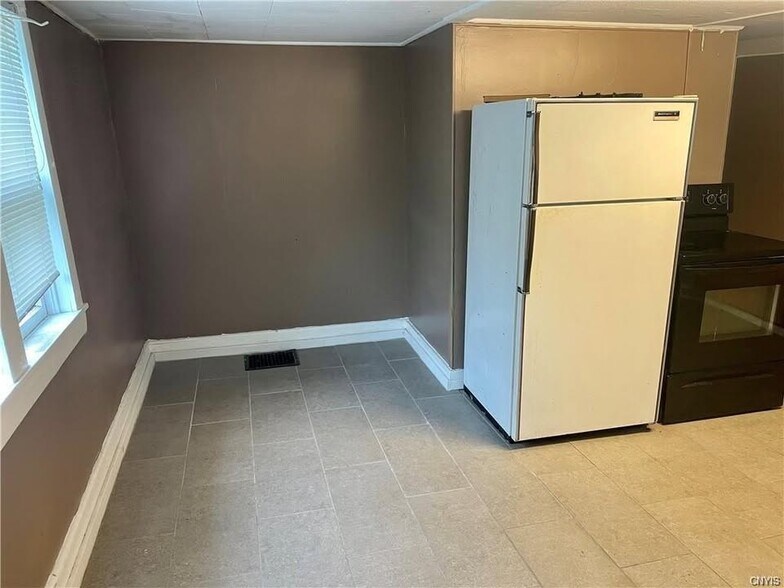 Building Photo - 820 Mill St