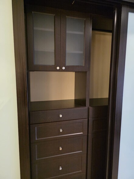 Custom Closets Bedroom 2 - 800 W 1st St