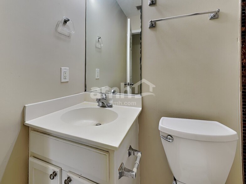 Building Photo - 25 Waterway Dr