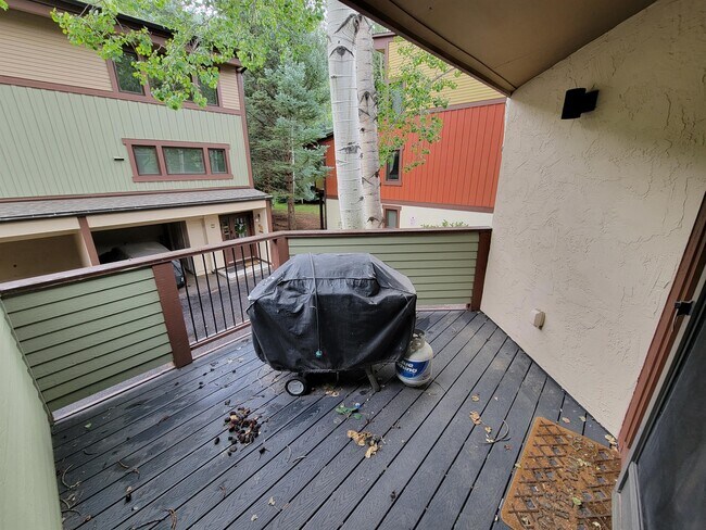 Building Photo - 2540 Kinnikinnick Rd