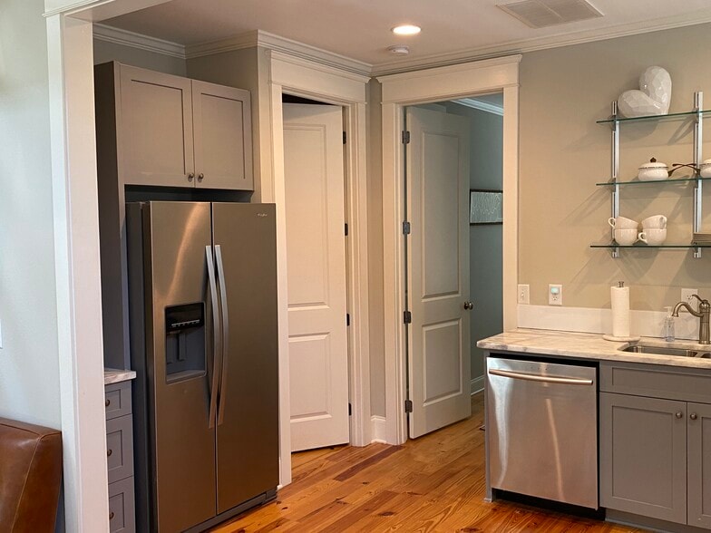 Building Photo - 415 S Gay St