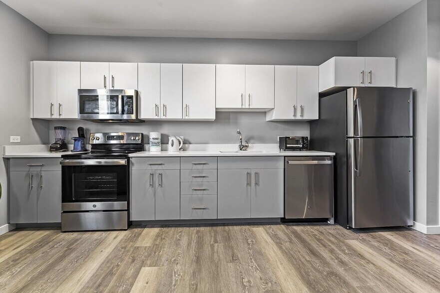 Building Photo - 95 Broadway-SI ID1240304P