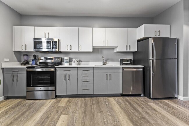 Building Photo - 95 Broadway-SI ID1240304P