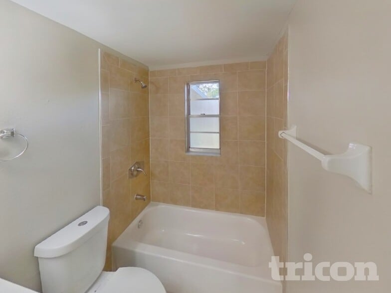 Building Photo - 804 Briarcliff Dr