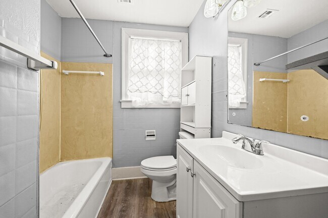 Building Photo - 1630 College Dr