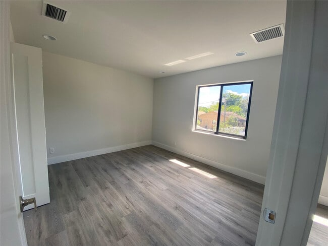 Building Photo - 5615 Polk St