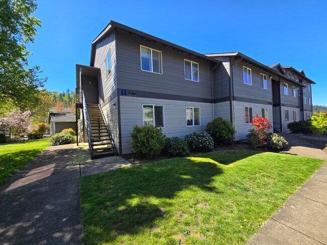 Building Photo - 231 Pioneer Dr