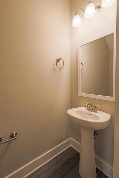 Building Photo - 432 Date Palm Ln