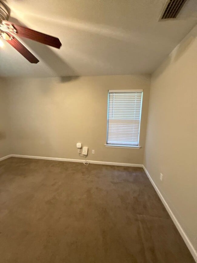 Building Photo - 112 S Chapel Dr