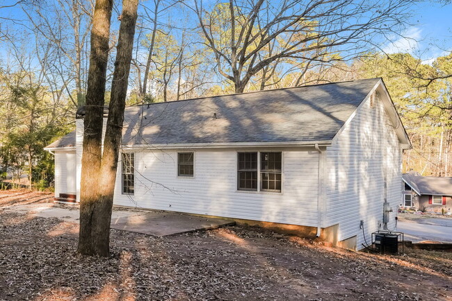 Building Photo - 3986 Woodland Cir SE